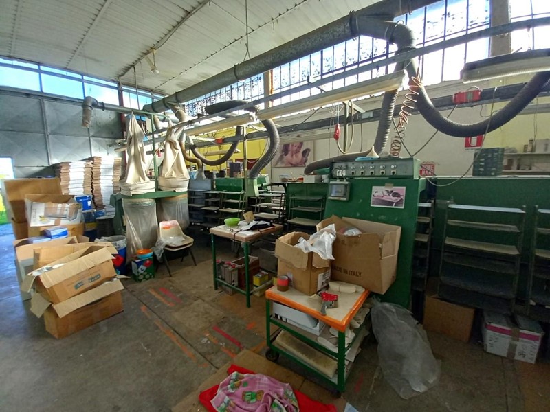 Capannone in Vendita a Capannori, zona Marlia, 230'000€, 200 m²