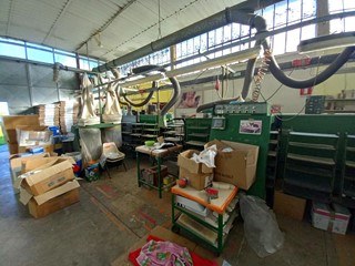 Capannone in Vendita a Capannori, zona Marlia, 230'000€, 200 m²