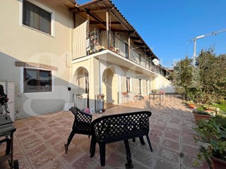Casa Indipendente in Vendita a Bra, 220'000€, 270 m²