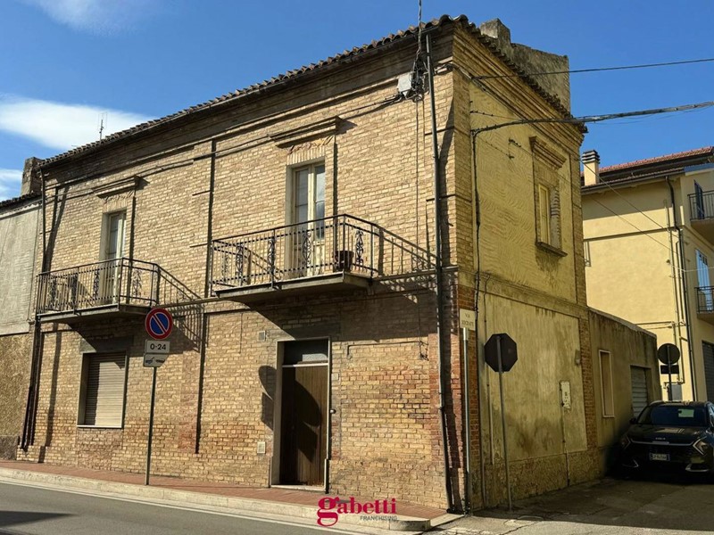 Casa Indipendente in Vendita a San Salvo, 110'000€, 180 m²