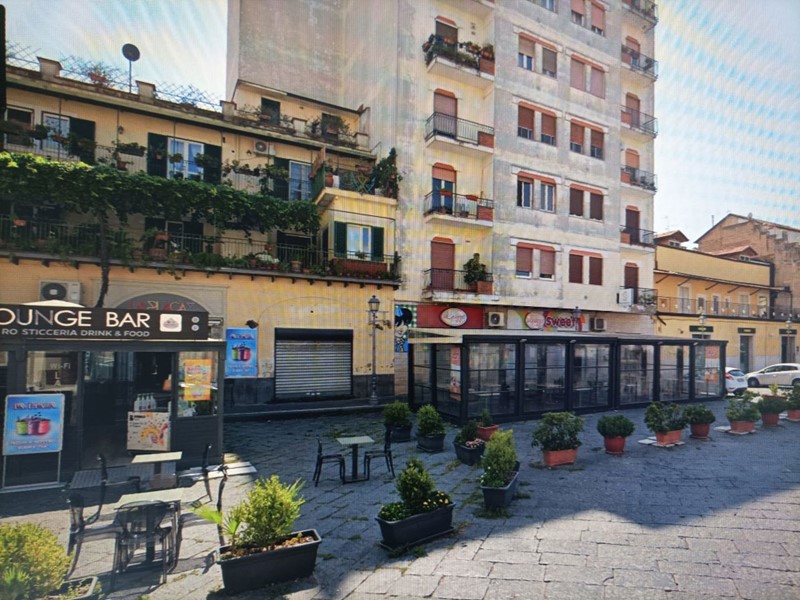 Negozio in Affitto a Aversa, 1'400&euro;, 70 m²
