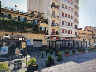Negozio in Affitto a Aversa, 1'400&euro;, 70 m²