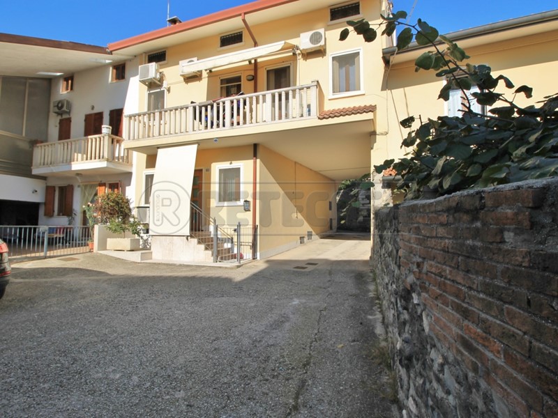 Casa Semi Indipendente in Vendita a Arzignano, 239'000€, 196 m², con Box