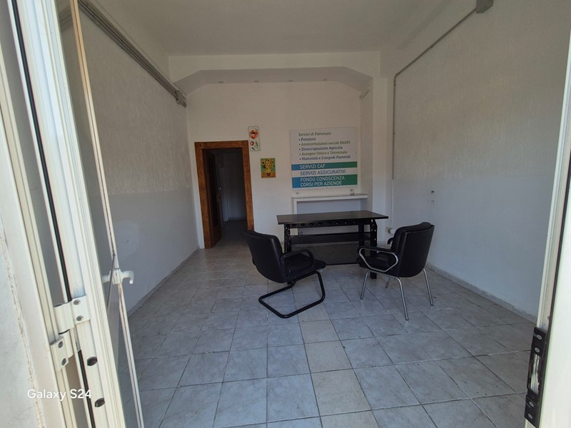 Immobile commerciale in Affitto a Reggio Calabria, 300€, 64 m²