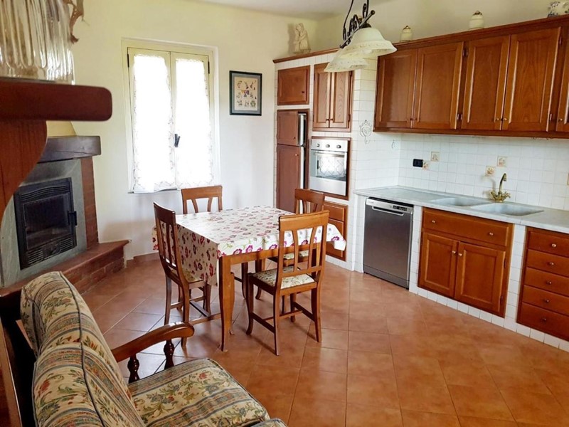 Casa Semi Indipendente in Affitto a Montignoso, zona Cervaiolo, 1'500€, 120 m², arredato