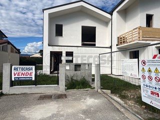 Casa Semi Indipendente in Vendita a Carmignano di Brenta, 205'000€, 215 m², con Box