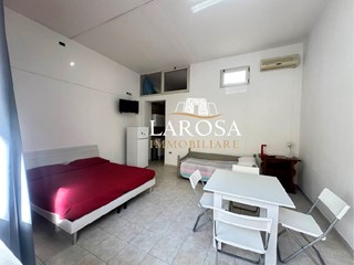 Attività commerciale in Vendita a Melendugno, zona San Foca, 145'000€, 78 m², arredato