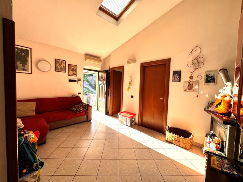 Appartamento in Vendita a Vezzano Ligure, zona Bottagna, 109'000€, 100 m²