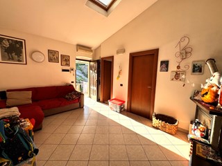 Quadrilocale in Vendita a Vezzano Ligure, zona Bottagna, 99'000€, 80 m²