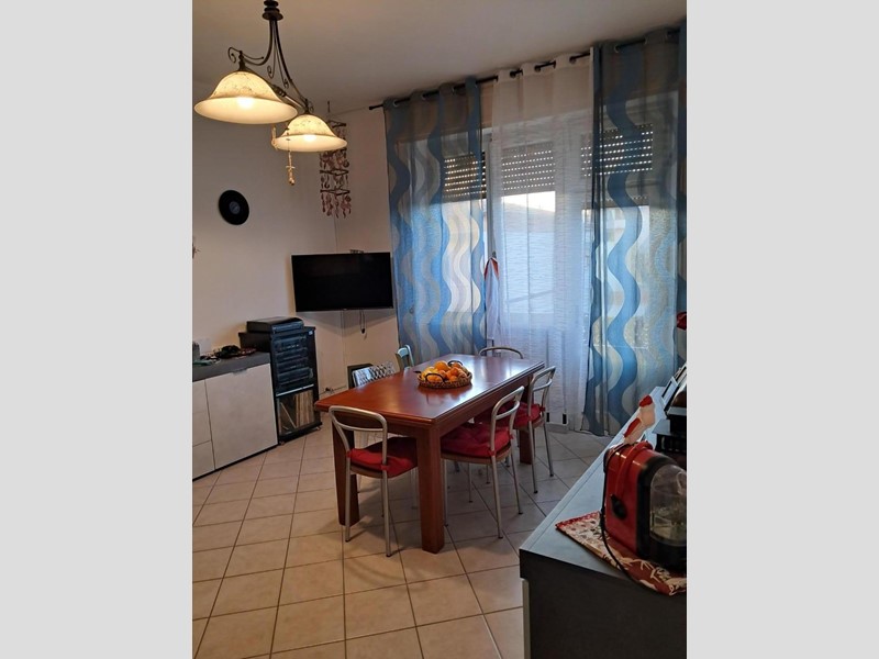 Quadrilocale in Vendita a Cascina, 135'000€, 83 m², arredato, con Box