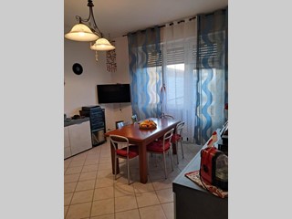 Quadrilocale in Vendita a Cascina, 135'000€, 83 m², arredato, con Box