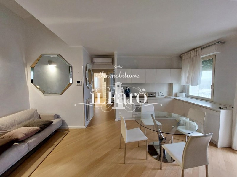 Attico in Vendita a Viareggio, 820'000€, 130 m², arredato