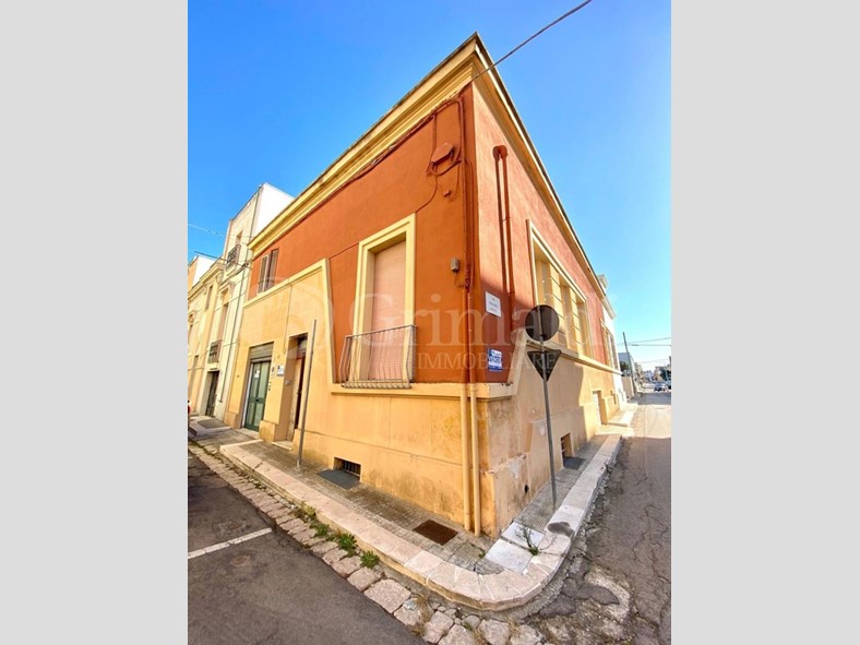 Ufficio in Vendita a Parabita, 27'000€, 93 m²