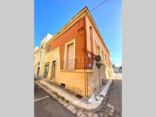 Ufficio in Vendita a Parabita, 27'000€, 93 m²