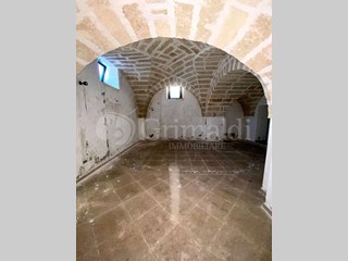 Ufficio in Vendita a Parabita, 27'000€, 93 m²