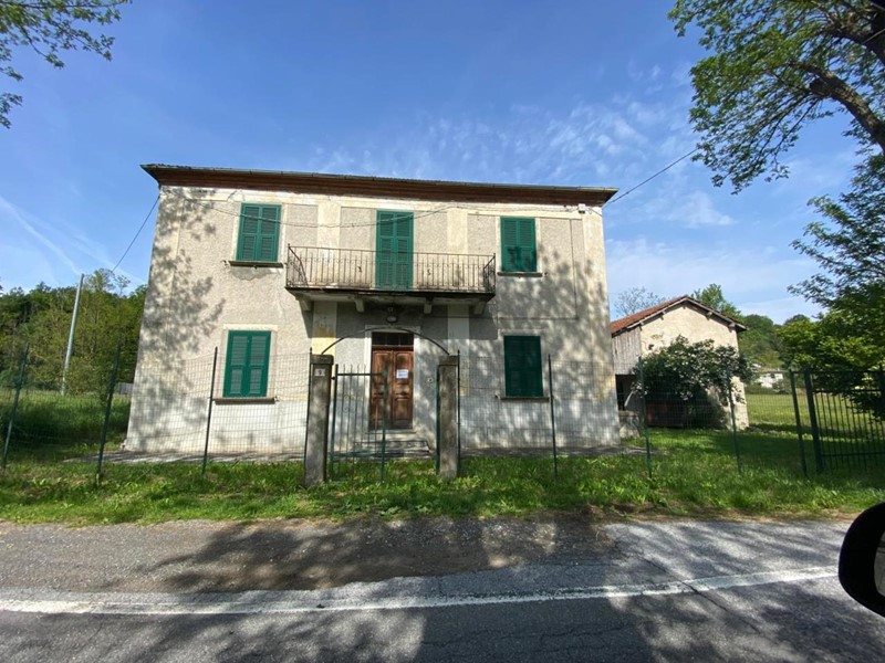 Casa Indipendente in Vendita a Giusvalla, 110'000€, 185 m², con Box
