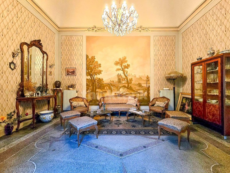 Villa in Vendita a Modica, zona Modica Bassa, 350'000€, 380 m²