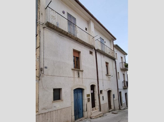 Casa Indipendente in Vendita a Sant'Elia a Pianisi, zona Via Larino 36, 35'000€, 130 m², arredato