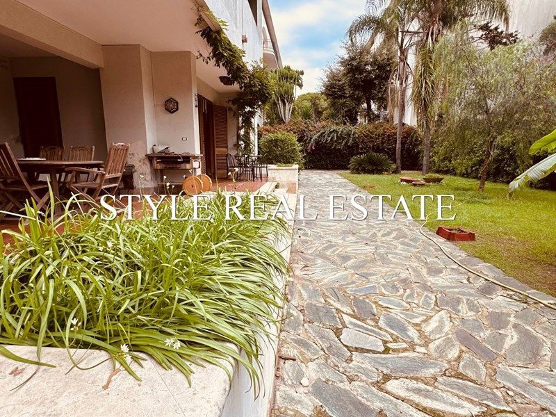 Appartamento in Vendita a Siracusa, zona Grotticelle, 425'000&euro;, 300 m²