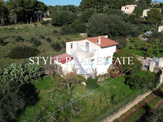Villa in Vendita a Siracusa, zona Cugni, 125'000&euro;, 82 m²