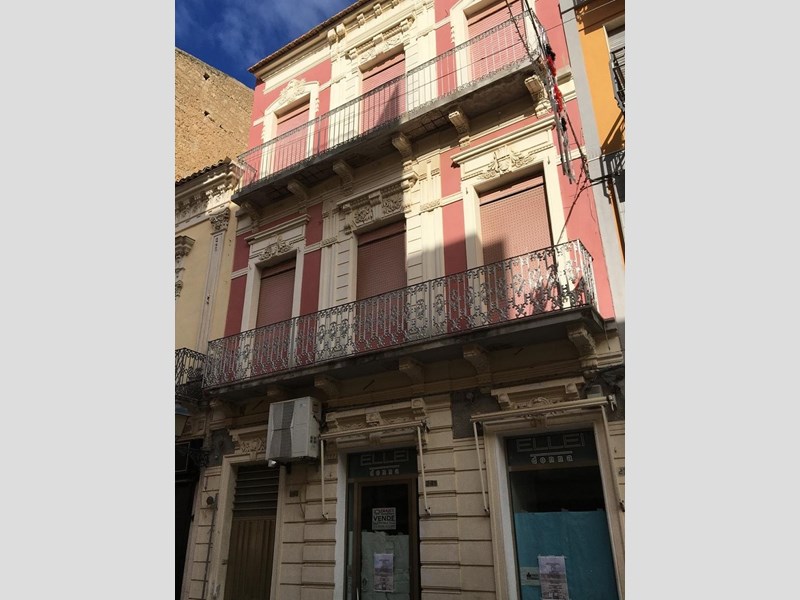 Casa Indipendente in Vendita a Vittoria, zona Via Cavour, 150 m²