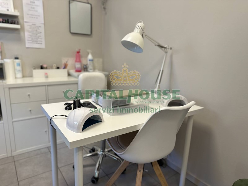 Attività commerciale in Vendita a Bologna, zona San Donato, 13'000€, 45 m², arredato