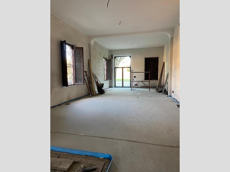 Immobile commerciale in Vendita a Lucca, 350'000€, 116 m²