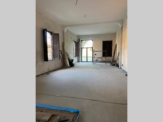 Immobile commerciale in Vendita a Lucca, 350'000€, 116 m²