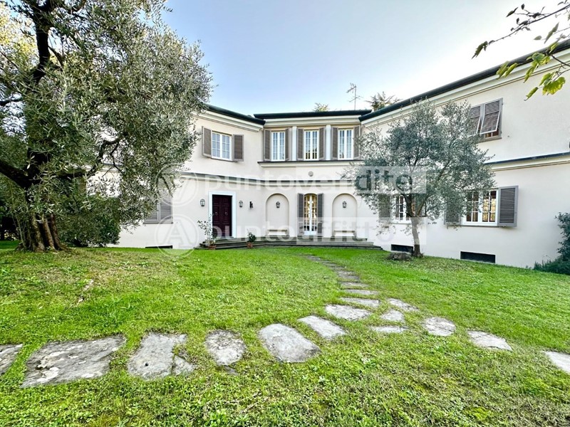 Villa in Vendita a Lucca, zona Monte San Quirico, 1'800'000€, 510 m², con Box
