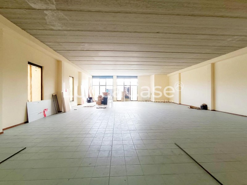 Laboratorio in Vendita a Lucca, zona Sant'Anna, 280'000€, 230 m²