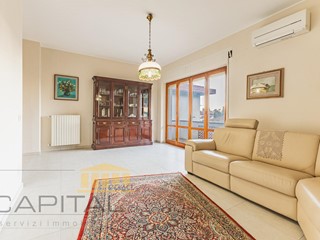 Casa Semi Indipendente in Vendita a Capannori, zona Castelvecchio, 350'000€, 165 m², arredato, con Box