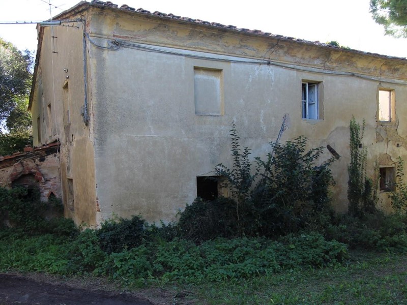 Casa di corte in Vendita a Crespina Lorenzana, 149'000€, 450 m²