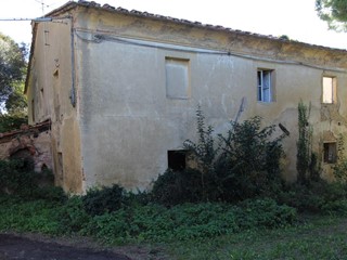 Casa di corte in Vendita a Crespina Lorenzana, 149'000€, 450 m²