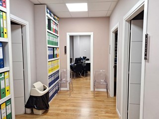 Ufficio in Affitto a Porcari, 850€, 81 m²