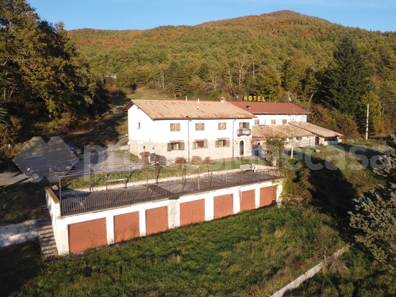 Attività commerciale in Vendita a San Pietro Avellana, 750'000€, 1500 m²