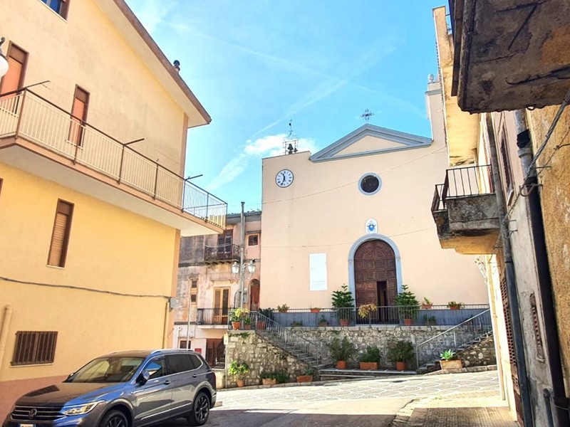 Quadrilocale in Vendita a Godrano, 75'000€, 163 m²