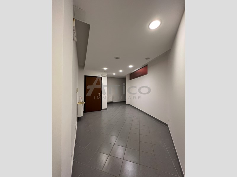 Ufficio in Vendita a Rovigo, zona Centro cittÃ, 75'000€, 100 m²