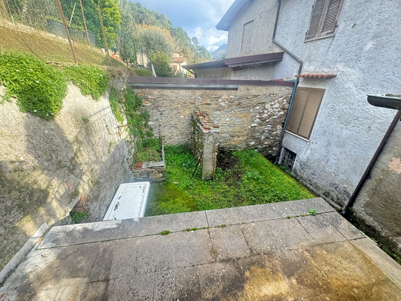 Casa Semi Indipendente in Vendita a Seravezza, 70'000&euro;, 150 m²