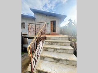 Casa Semi Indipendente in Vendita a Seravezza, 70'000&euro;, 150 m²