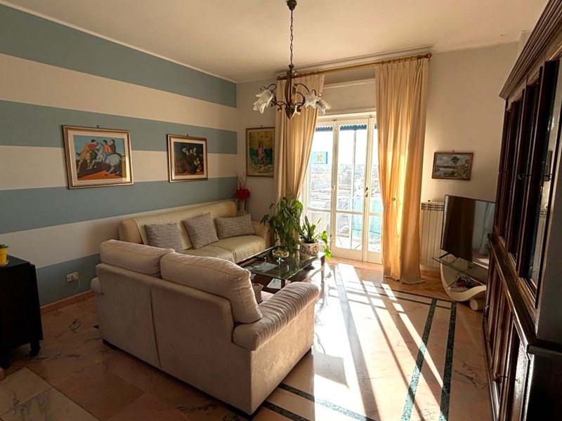 Quadrilocale in Vendita a Mondragone, zona Via Vittorio Emanuele, 120'000€, 120 m²