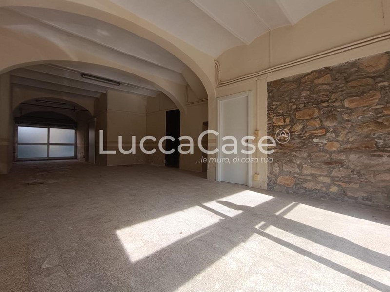 Immobile commerciale in Affitto a Lucca, zona San Vito, 590€, 163 m²