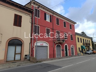 Immobile commerciale in Affitto a Lucca, zona San Vito, 590€, 163 m²