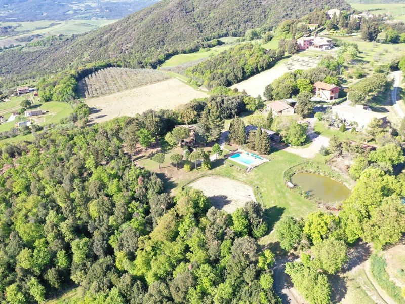 Attività commerciale in Vendita a Volterra, zona Ulignano, 2'200'000€, 1800 m²