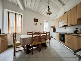 Appartamento in Vendita a Rapolano Terme, zona Serre di Rapolano, 100'000€, 110 m²