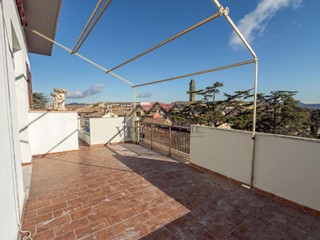 Attico in Vendita a Pomarance, 127'000&euro;, 249 m², arredato, con Box