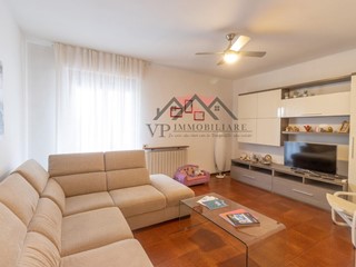Quadrilocale in Vendita a Pomarance, 87'000€, 106 m², arredato, con Box