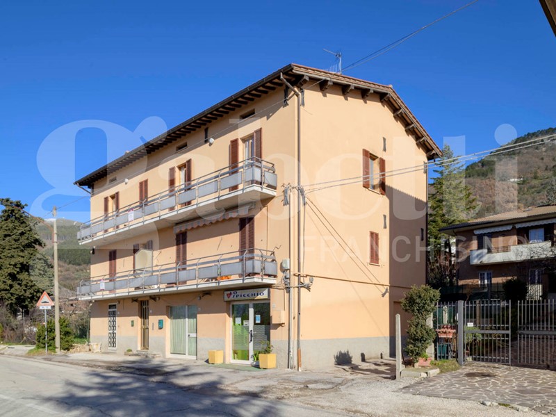 Appartamento in Vendita a Gubbio, 90'000&euro;, 150 m²