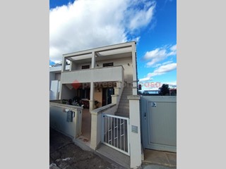 Trilocale in Vendita a Giurdignano, 135'000€, 88 m², arredato