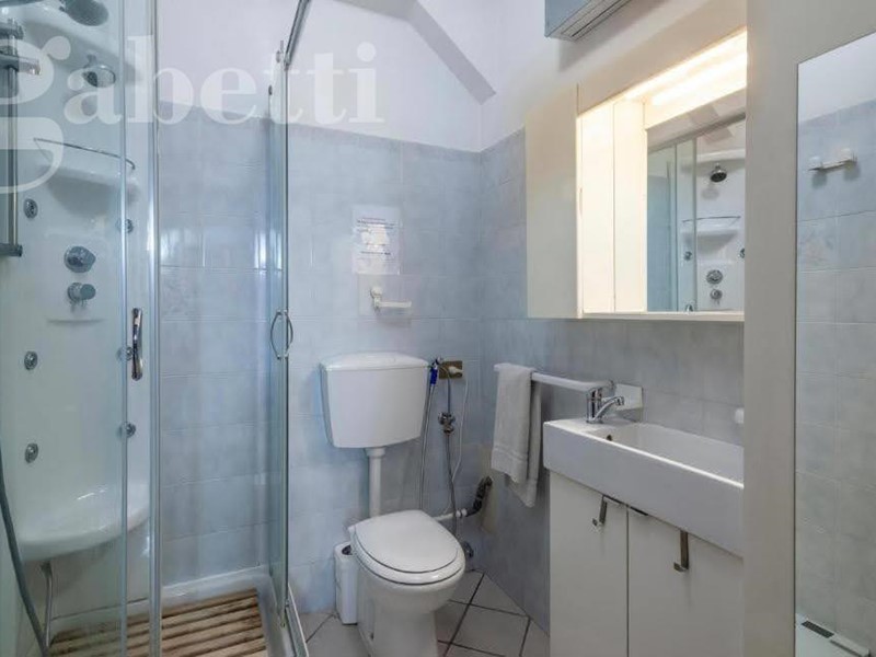 Casale in Vendita a Ostra Vetere, 348'000€, 200 m²