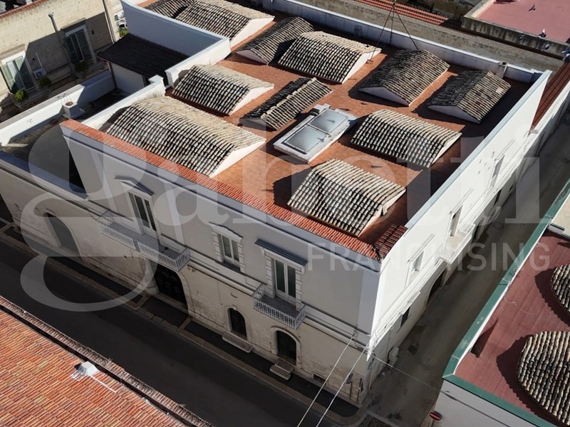 Ufficio in Vendita a Canosa di Puglia, 1430 m²